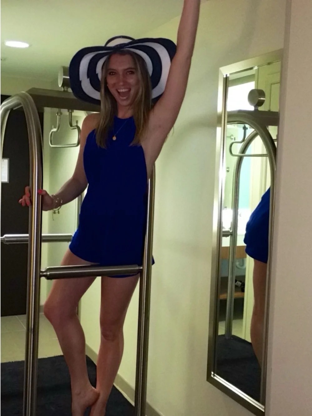 ⚓️ Woven Striped Sun Beach Hat in Navy and Cream
